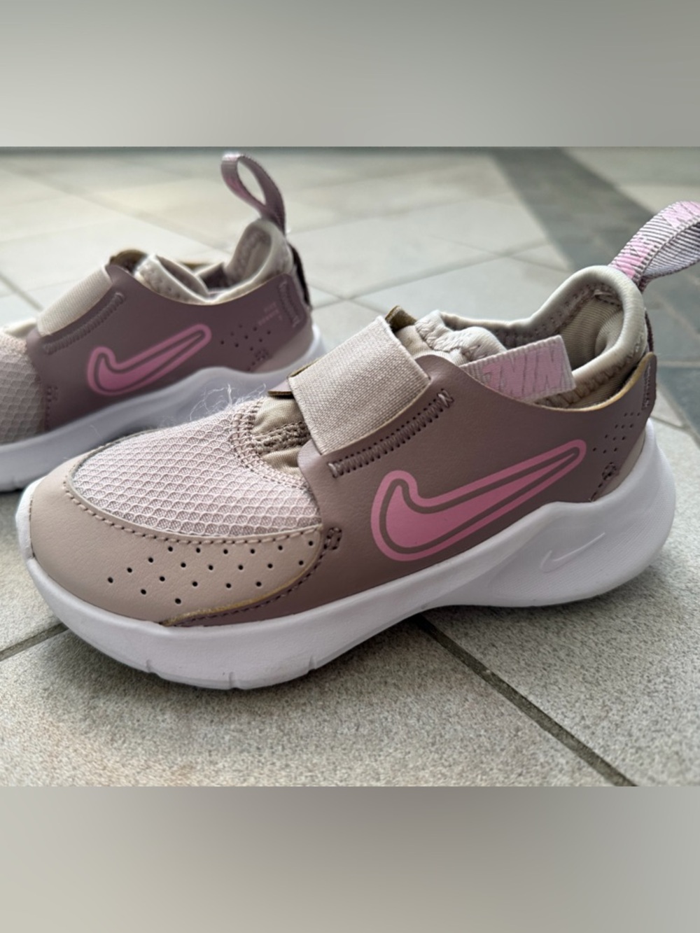 Kids Athletic Slip-On Nike Sneakers in Mauve with Pink Accent